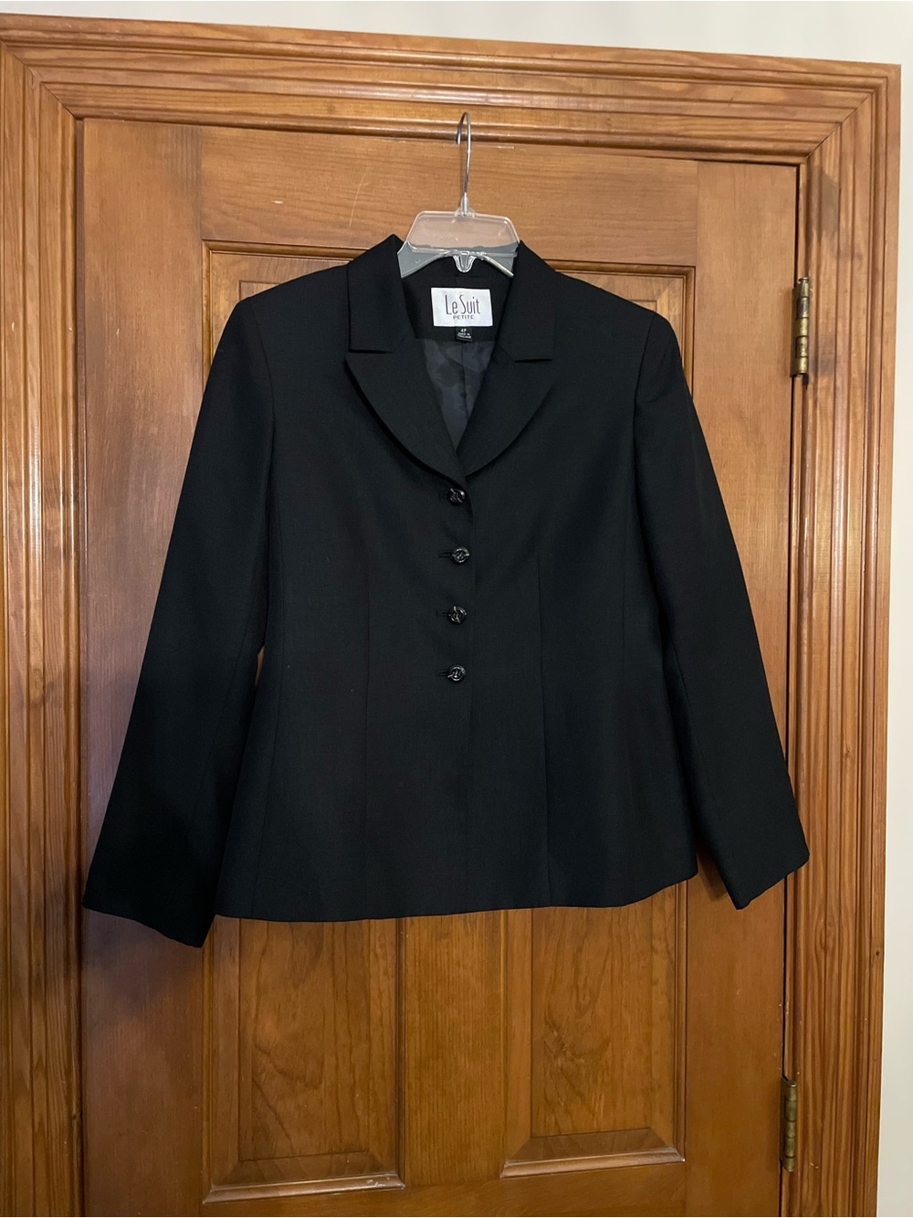 Le Suit Women’s Black Classic Notch-Collar Button 100% Polyester Blazer, Size 4P